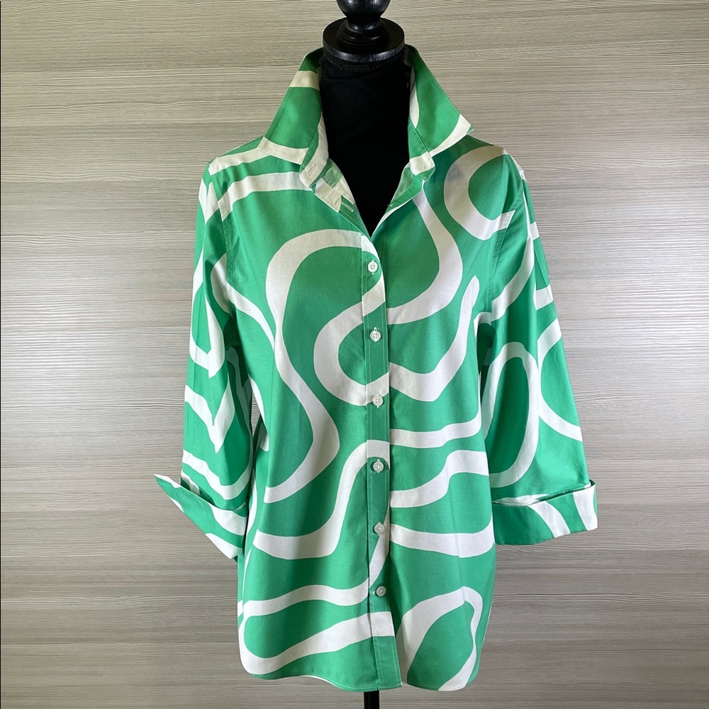 Chico's Crisp Green and White Abstract Squiggly Button Down Shirt Size 2